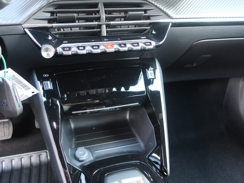 Peugeot 2008 ALLURE Hybrid 145 e-DCS6 full
