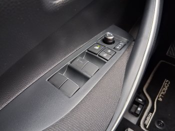 Toyota Corolla STYLE 1.8 Hyb. 103 kW full