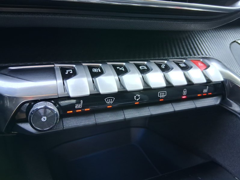Peugeot 3008 ACTIVE 1.2 PureTech 96 kW full