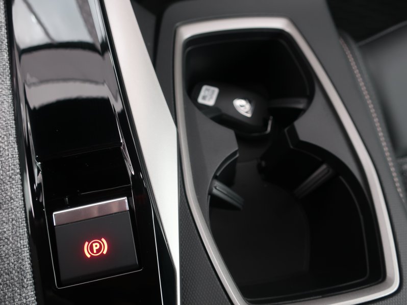 Peugeot 3008 ALLURE Hybrid 145 e-DCS6 full