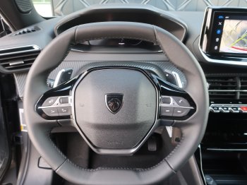 Peugeot 2008 ALLURE Hybrid 145 e-DCS6 full