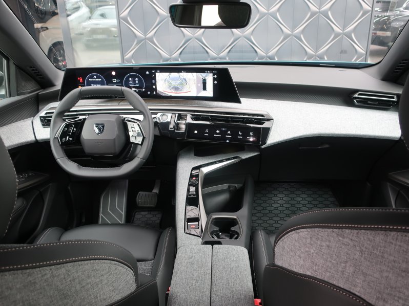 Peugeot 3008 ALLURE Hybrid 145 e-DCS6 full