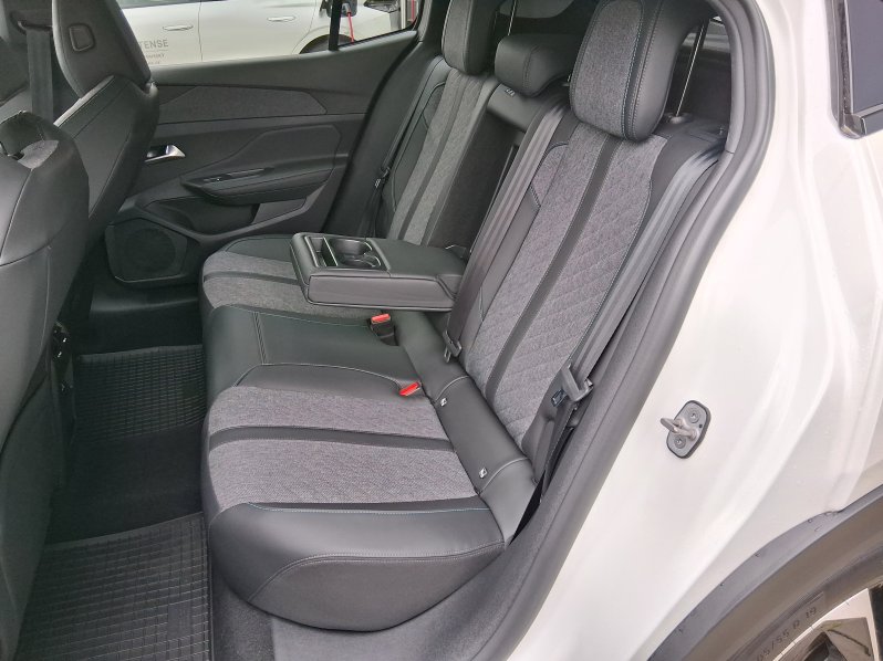 Peugeot 408 ALLURE PACK 1.2 PT 96 kW full