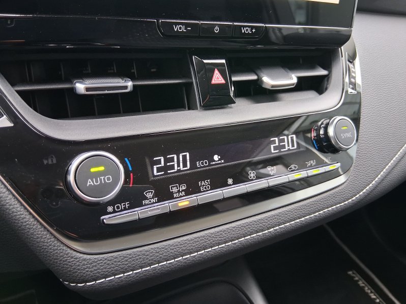 Toyota Corolla STYLE 1.8 Hyb. 103 kW full