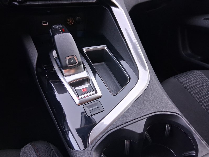 Peugeot 3008 ACTIVE 1.2 PureTech 96 kW full