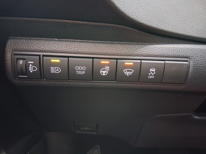 Toyota Corolla STYLE 1.8 Hyb. 103 kW full