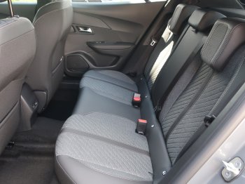 Peugeot 2008 ALLURE Hybrid 145 e-DCS6 full