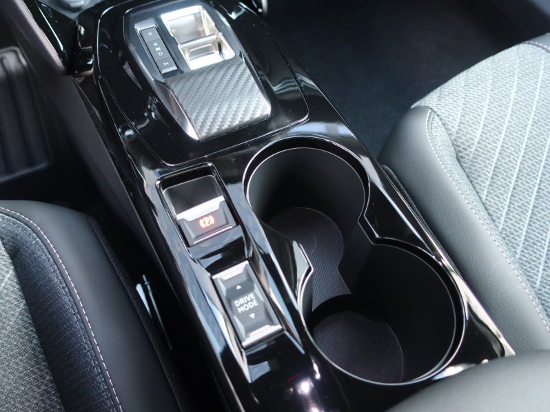 Peugeot 2008 ALLURE Hybrid 145 e-DCS6 full
