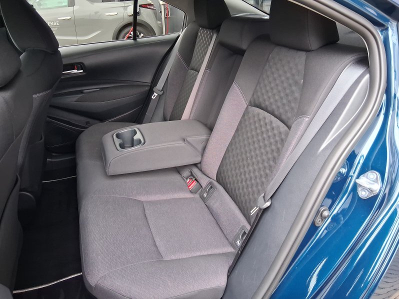 Toyota Corolla STYLE 1.8 Hyb. 103 kW full