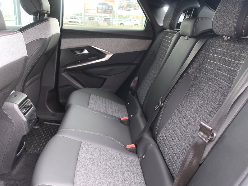 Peugeot 3008 ALLURE Hybrid 145 e-DCS6 full