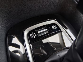 Toyota Corolla STYLE 1.8 Hyb. 103 kW full