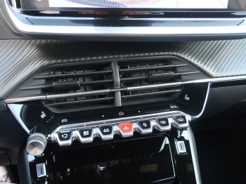 Peugeot 2008 ALLURE Hybrid 145 e-DCS6 full