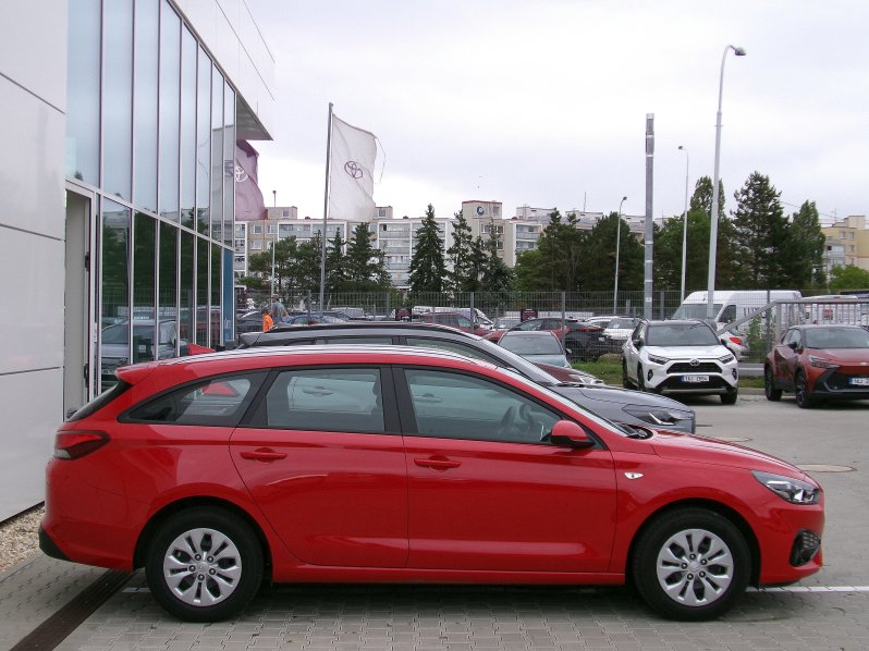 Hyundai i30 WG 1,5i 80kW 1.MAJITEL full