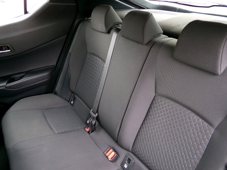 Toyota C-HR COMFORT 1,8 HYBRID 90kW AT full