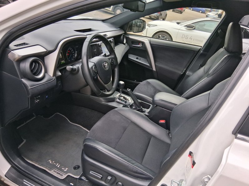 Toyota RAV4 EXECUTIVE 2.5 Hyb. 4×4 145 kW full