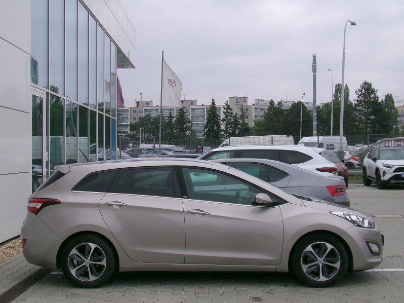 Hyundai i30 WG GO Czech 1,6 GDi 99kW MAN6 full