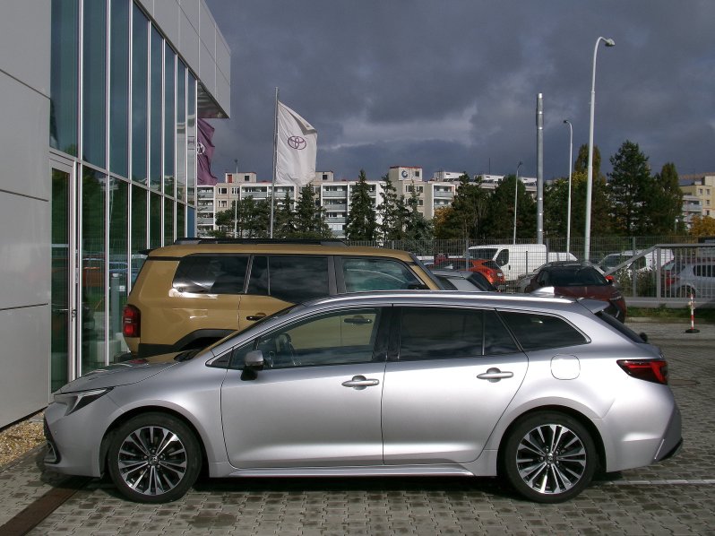 Toyota Corolla TS STYLE 2,0 HSD 144kW full