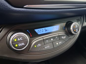 Toyota Yaris SELECTION 1.5 VVT-i 82kW full