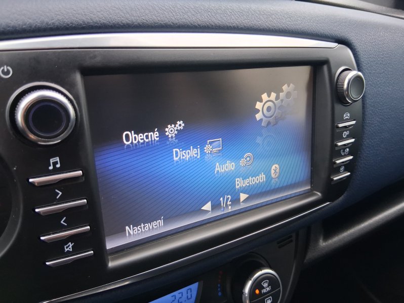 Toyota Yaris SELECTION 1.5 VVT-i 82kW full