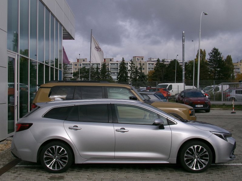 Toyota Corolla TS STYLE 2,0 HSD 144kW full