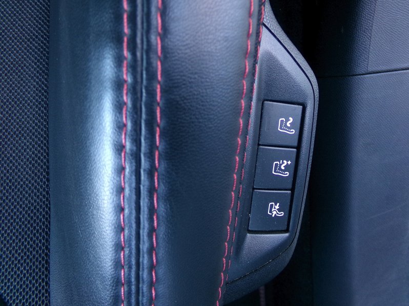 Peugeot 308 GTi 1.6 TURBO 270k MAN6 full