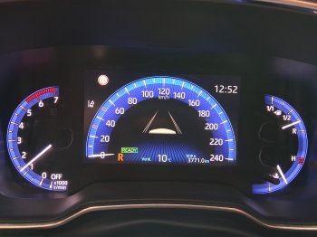 Toyota Corolla COM. TECH STYLE 1.8 Hyb. 90 kW full