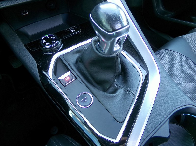 Peugeot 3008 ALLURE+ 2.0 BlueHDi 110kW full