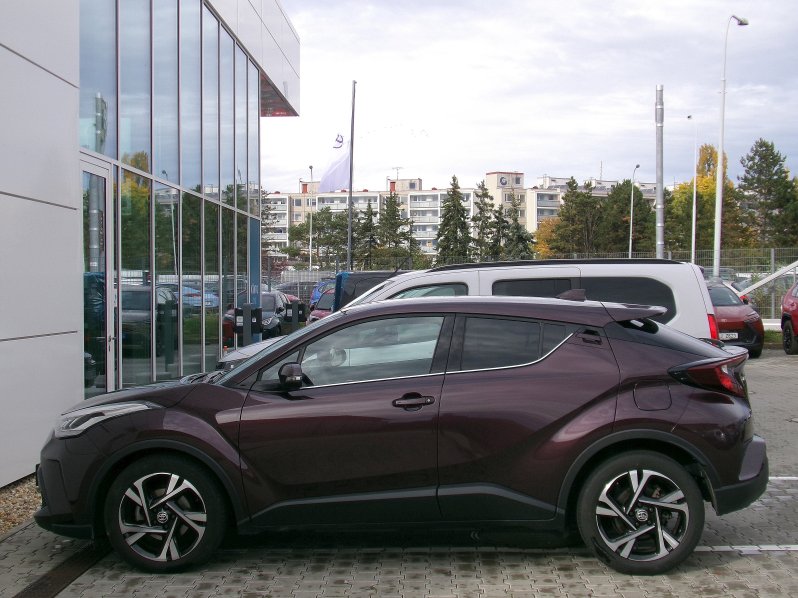 Toyota C-HR STYLE 1,8 HYBRID 90kW AT full