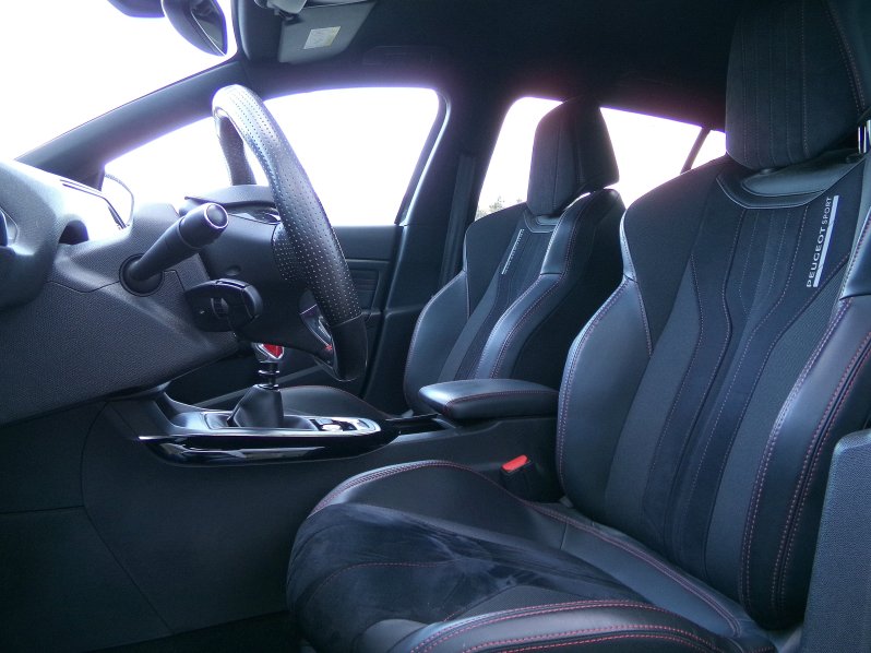 Peugeot 308 GTi 1.6 TURBO 270k MAN6 full