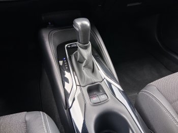 Toyota Corolla COM. TECH STYLE 1.8 Hyb. 90 kW full