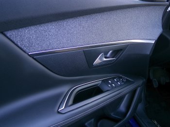 Peugeot 3008 ALLURE+ 2.0 BlueHDi 110kW full