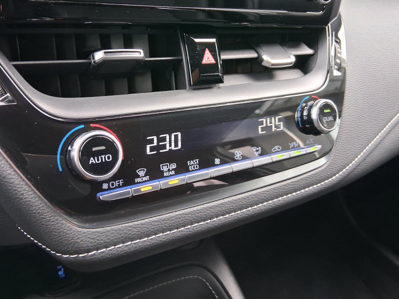 Toyota Corolla COM. TECH STYLE 1.8 Hyb. 90 kW full