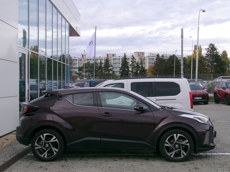 Toyota C-HR STYLE 1,8 HYBRID 90kW AT full