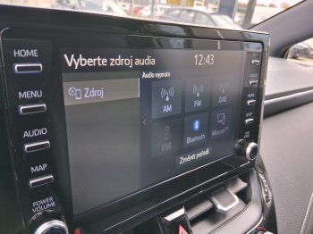 Toyota Corolla COM. TECH STYLE 1.8 Hyb. 90 kW full