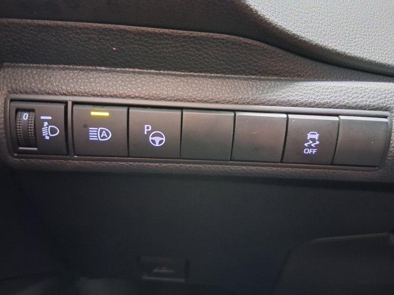 Toyota Corolla COM. TECH STYLE 1.8 Hyb. 90 kW full