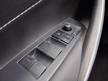 Toyota Corolla COM. TECH STYLE 1.8 Hyb. 90 kW full