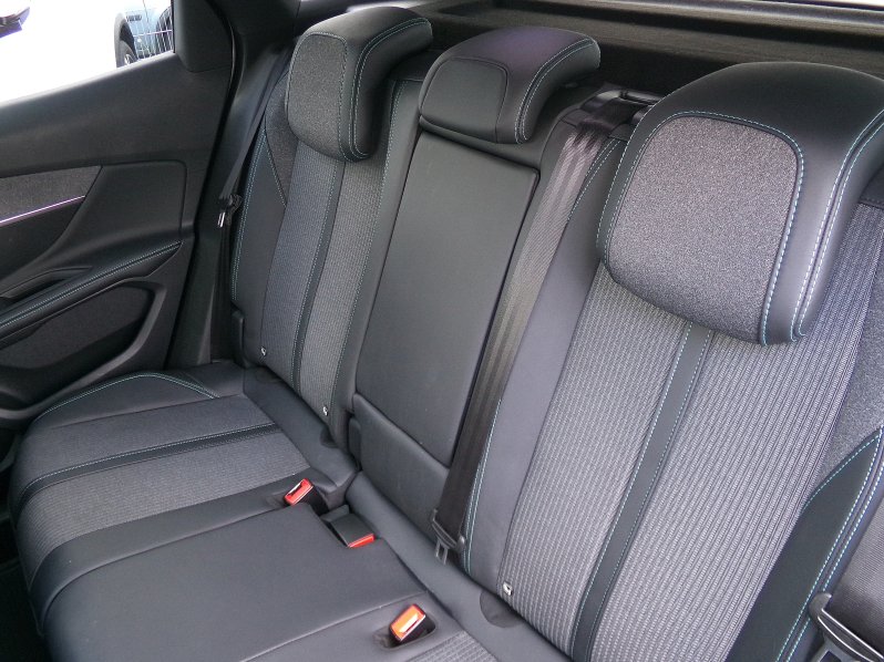 Peugeot 3008 ALLURE PACK 1,2 PureTech AT8 full