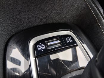 Toyota Corolla COM. TECH STYLE 1.8 Hyb. 90 kW full