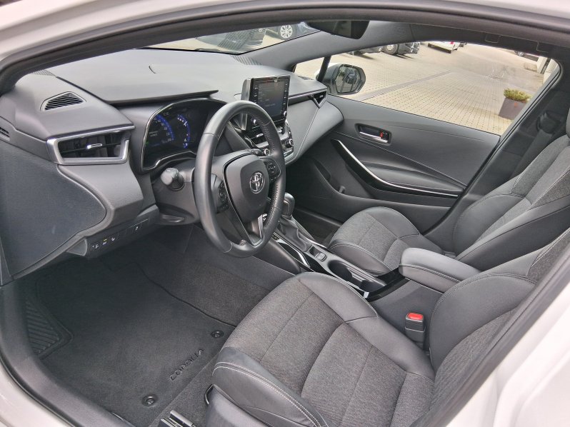 Toyota Corolla COM. TECH STYLE 1.8 Hyb. 90 kW full