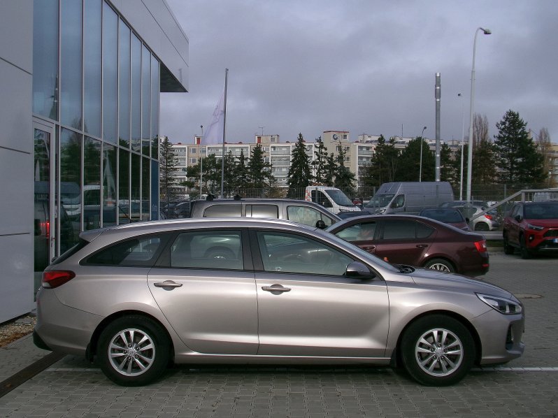 Hyundai i30 TRIKOLOR 1,0 T-GDi 88kW MAN6 full