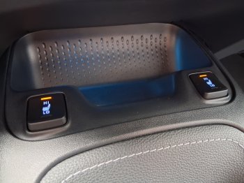 Toyota Corolla COM. TECH STYLE 1.8 Hyb. 90 kW full