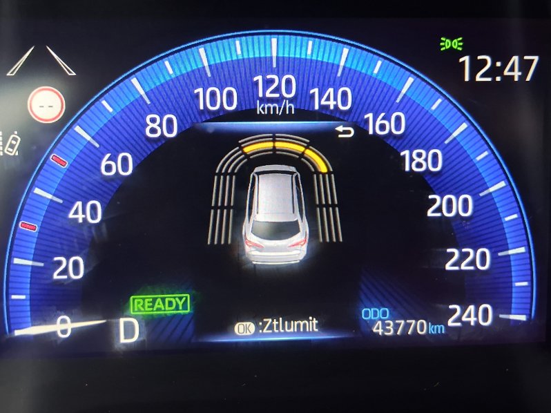 Toyota Corolla COM. TECH STYLE 1.8 Hyb. 90 kW full