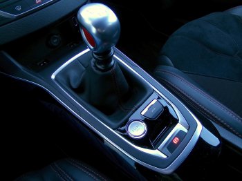 Peugeot 308 GTi 1.6 TURBO 270k MAN6 full