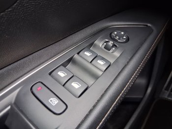 Peugeot 5008 GT LINE 1.6 PureTech 133 kW full