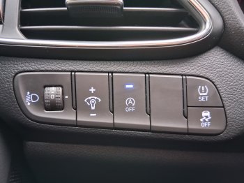 Hyundai i30 FAMILY 1.5 T-GDi MHEV 103 kW full