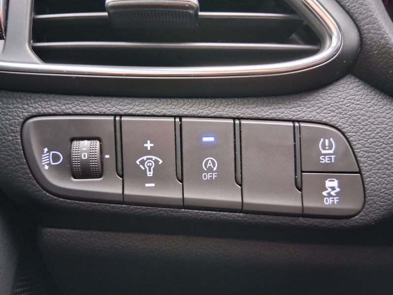 Hyundai i30 FAMILY 1.5 T-GDi MHEV 103 kW full