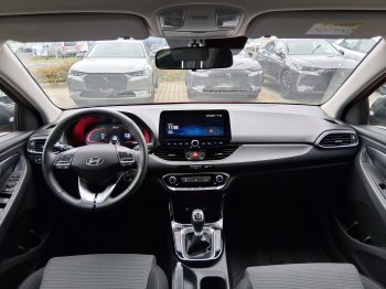 Hyundai i30 FAMILY 1.5 T-GDi MHEV 103 kW full