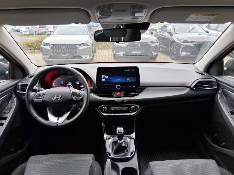 Hyundai i30 FAMILY 1.5 T-GDi MHEV 103 kW full