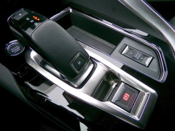 Peugeot 3008 ALLURE PACK 1,5 BlueHDi 96kW full