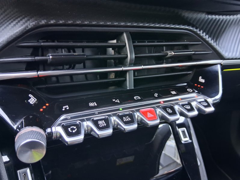 Peugeot 2008 GT 1.2 PureTech 114 kW full